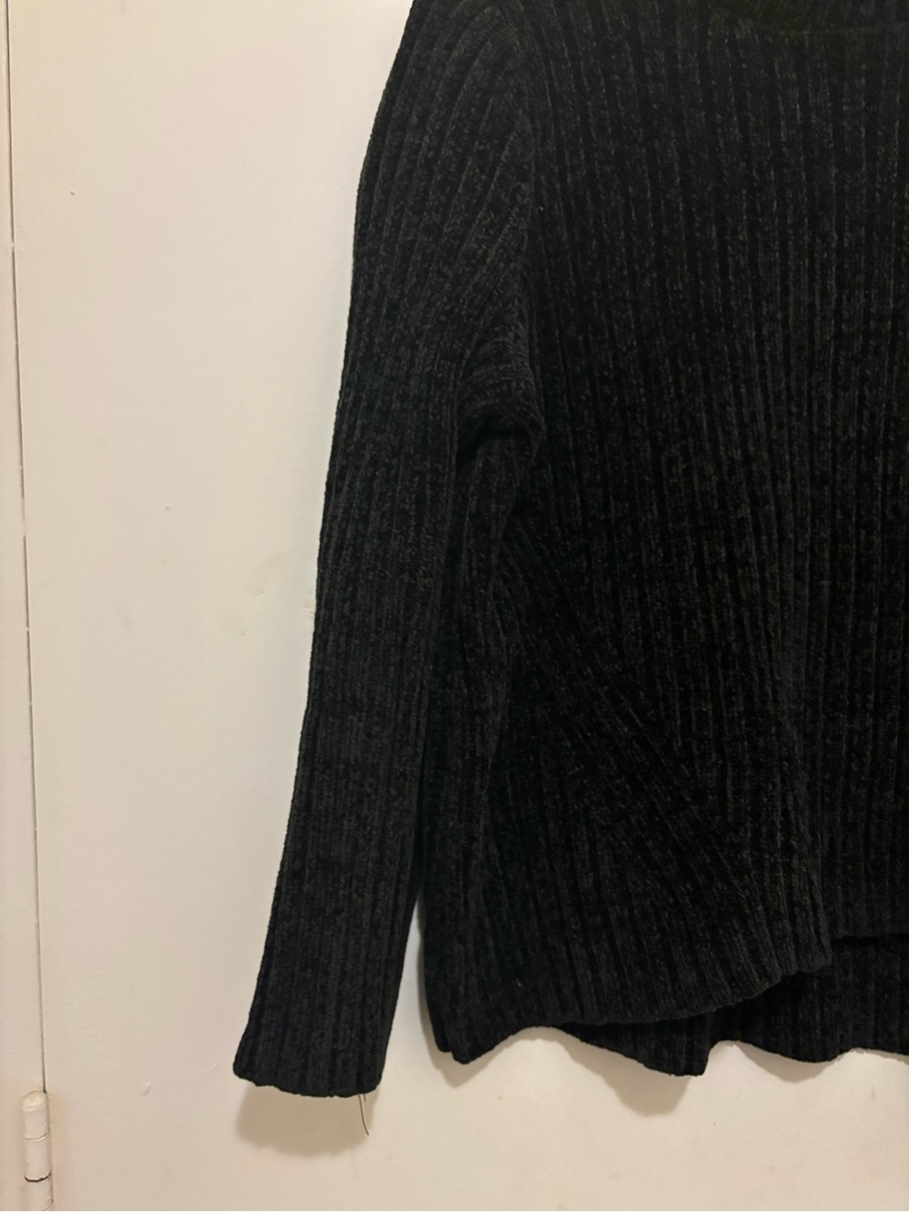 Black Ribbed Mock Neck High-Low Sweater | Size Medium - Picture 4 of 8